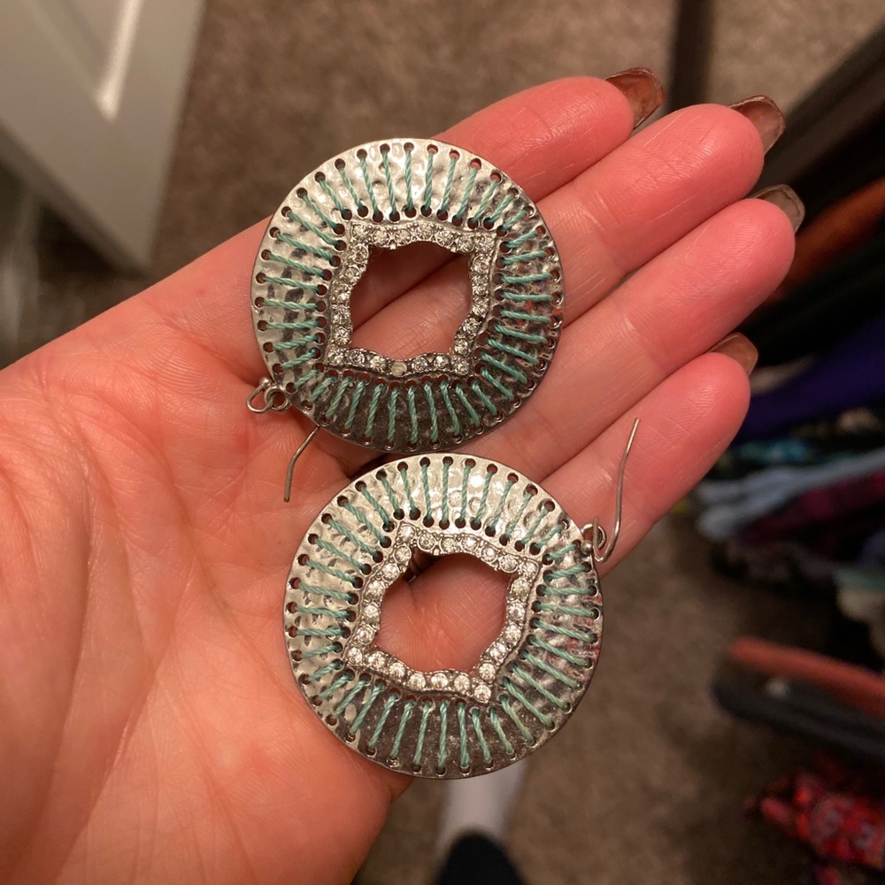 Vintage style, blue and diamond circle earrings!